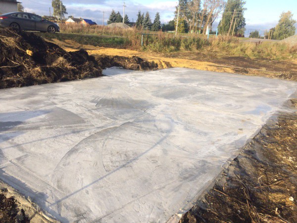 Армирование бетона фундаментной плиты с сеткой BASIS